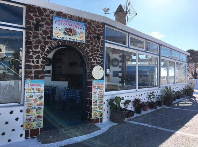 Traditional Tavern Restaurant | Megalochori Santorini Cyclades | Tzanakis