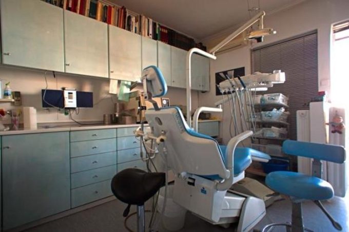 Χειρουργός Οδοντίατρος-Θησείο Αθήνα-Βουτσινάς Γεώργιος-greekcatalog.net