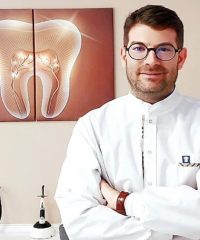 ΧΕΙΡΟΥΡΓΟΣ ΟΔΟΝΤΙΑΤΡΟΣ ΣΑΜΟΣ | SAMOS DENTAL EXPERTS ΣΟΦΟΥΛΗΣ ΕΜΜΑΝΟΥΗΛ