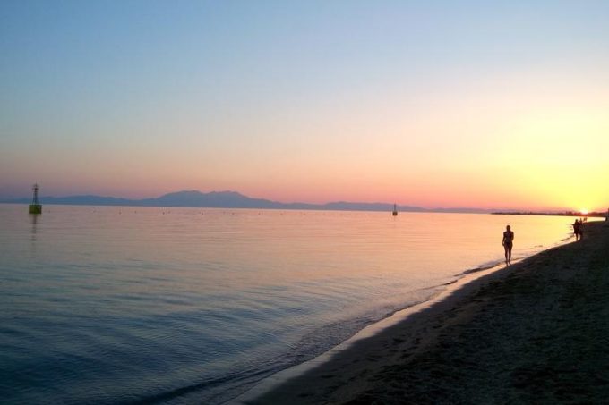 Ενοικιαζόμενα Δωμάτια Χαλκιδική Νέα Μουδανιά Bambola Apartments Πάνω στη Θάλασσα! Σε μία από τις καλύτερες τοποθεσίες στα Νέα Μουδανιά-greekcatalog.net