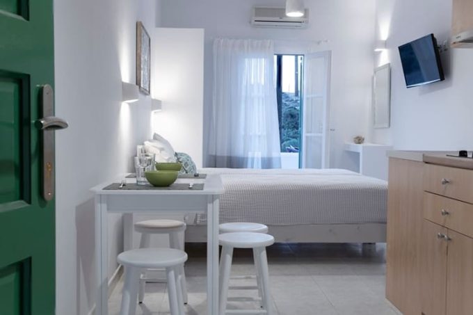 ΕΝΟΙΚΙΑΖΟΜΕΝΑ ΔΩΜΑΤΙΑ ΜΗΛΟΣ | GAIA LUX INN --- greekcatalog.net