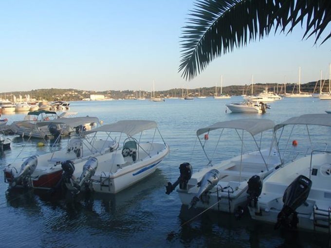 ΕΝΟΙΚΙΑΣΕΙΣ ΣΚΑΦΩΝ ΣΧΟΛΗ ΤΑΧΥΠΛΟΩΝ ΠΟΡΤΟ ΧΕΛΙ | AFROS --- greekcatalog.net