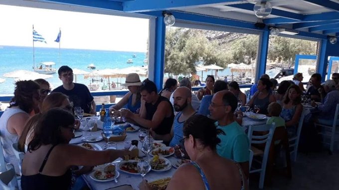 ΕΣΤΙΑΤΟΡΙΟ ΤΑΒΕΡΝΑ ΜΗΛΟΣ | ΘΑΛΑΣΣΟΠΕΤΡΑ TAVERN --- greekcatalog.net