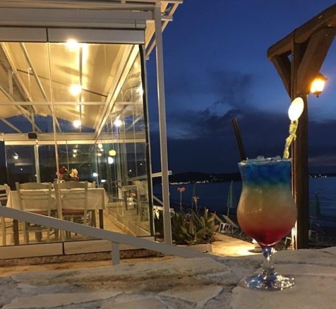 ΕΣΤΙΑΤΟΡΙΟ ΤΑΒΕΡΝΑ ΜΠΑΡ | ΑΧΑΡΑΒΗ ΚΕΡΚΥΡΑ | THE SPOT COCKTAIL BAR - greekcatalog.net