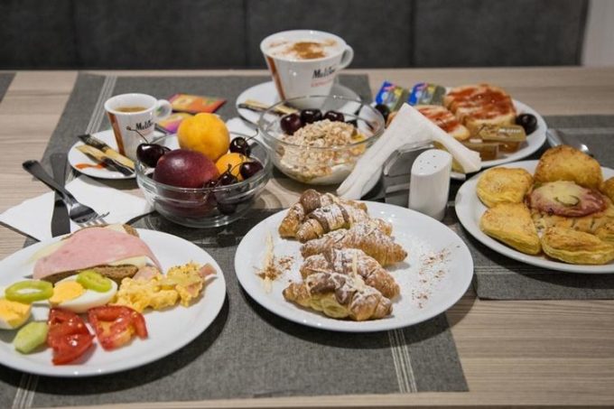 ΞΕΝΟΔΟΧΕΙΟ ΕΝΟΙΚΙΑΖΟΜΕΝΑ ΔΩΜΑΤΙΑ | ΝΕΑ ΒΡΑΣΝΑ ΑΣΠΡΟΒΑΛΤΑ ΘΕΣΣΑΛΟΝΙΚΗ | AMALIA BOUTIQUE RESORT - greekcatalog.net