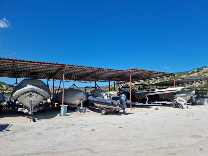 ΠΑΡΚΙΝΓΚ ΣΚΑΦΩΝ ΛΑΥΡΙΟ | ΑΝΤΩΝΙΑΔΗΣ ΕΜΜΑΝΟΥΗΛ - greekcatalog.net