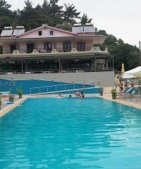 ΞΕΝΟΔΟΧΕΙΟ – ΠΟΛΥΧΩΡΟΣ | APOLIS PISINA HOTEL | ΜΟΥΖΑΚΙ ΚΑΡΔΙΤΣΑΣ