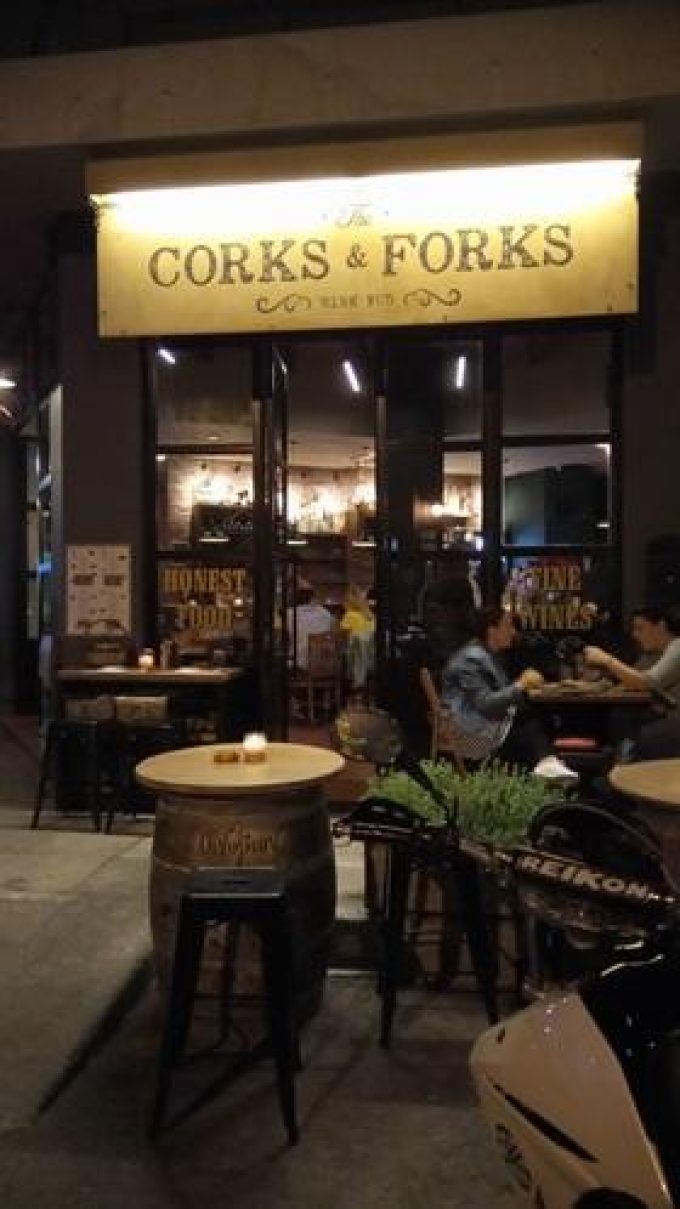 Restaurant Wine Pub | Freatida Piraeus Attica | Corks & Forks Wine Bar - greekcatalog.net