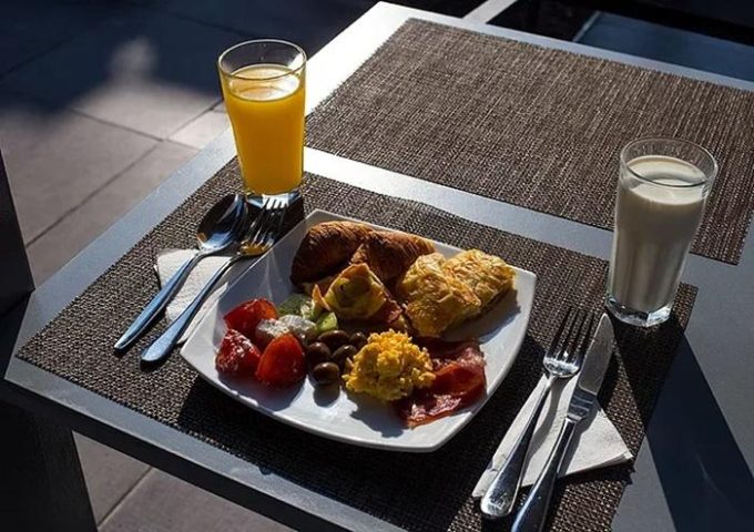 ΞΕΝΟΔΟΧΕΙΟ ΕΝΟΙΚΙΑΖΟΜΕΝΑ ΔΩΜΑΤΙΑ | ΝΕΑ ΒΡΑΣΝΑ ΑΣΠΡΟΒΑΛΤΑ ΘΕΣΣΑΛΟΝΙΚΗ | AMALIA BOUTIQUE RESORT - greekcatalog.net