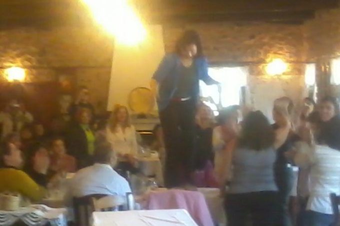Εστιατόριο–Καφέ Μπαρ Νερόμυλος στο Λιτόχωρο Πιερίας. Αναλαμβάνουμε κάθε είδους εκδηλώσεις: βαπτίσεις, γάμους, επαγγελματικές συνεστιάσεις. Μαγειρευτά, Σούπες, Ψητά Σχάρας, Τσιπουρομεζέδες  Hot Dog, Χειροποίητα γλυκά του κουταλιού, Παραδοσιακές πίτες. Σαββατοκύριακα σούβλες-Όλα της ώρας-greekcatalog.net