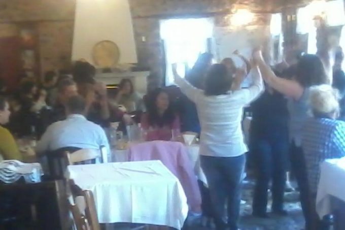 Εστιατόριο–Καφέ Μπαρ Νερόμυλος στο Λιτόχωρο Πιερίας. Αναλαμβάνουμε κάθε είδους εκδηλώσεις: βαπτίσεις, γάμους, επαγγελματικές συνεστιάσεις. Μαγειρευτά, Σούπες, Ψητά Σχάρας, Τσιπουρομεζέδες  Hot Dog, Χειροποίητα γλυκά του κουταλιού, Παραδοσιακές πίτες. Σαββατοκύριακα σούβλες-Όλα της ώρας-greekcatalog.net