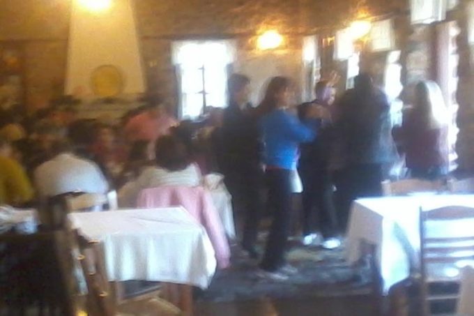 Εστιατόριο–Καφέ Μπαρ Νερόμυλος στο Λιτόχωρο Πιερίας. Αναλαμβάνουμε κάθε είδους εκδηλώσεις: βαπτίσεις, γάμους, επαγγελματικές συνεστιάσεις. Μαγειρευτά, Σούπες, Ψητά Σχάρας, Τσιπουρομεζέδες  Hot Dog, Χειροποίητα γλυκά του κουταλιού, Παραδοσιακές πίτες. Σαββατοκύριακα σούβλες-Όλα της ώρας-greekcatalog.net