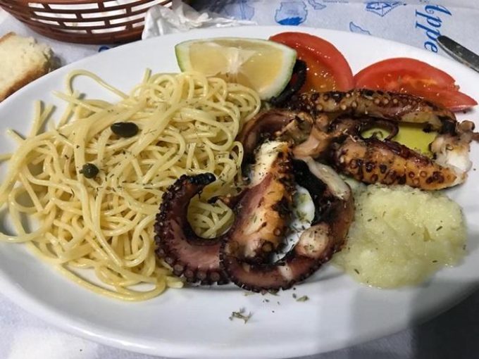 ΠΑΡΑΔΟΣΙΑΚΗ ΤΑΒΕΡΝΑ ΕΣΤΙΑΤΟΡΙΟ | ΜΕΑΓΑΛΟΧΩΡΙ ΣΑΝΤΟΡΙΝΗ ΚΥΚΛΑΔΕΣ | ΤΖΑΝΑΚΗΣ - greekcatalog.net
