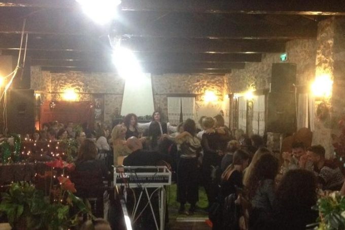 Εστιατόριο–Καφέ Μπαρ Νερόμυλος στο Λιτόχωρο Πιερίας. Αναλαμβάνουμε κάθε είδους εκδηλώσεις: βαπτίσεις, γάμους, επαγγελματικές συνεστιάσεις. Μαγειρευτά, Σούπες, Ψητά Σχάρας, Τσιπουρομεζέδες  Hot Dog, Χειροποίητα γλυκά του κουταλιού, Παραδοσιακές πίτες. Σαββατοκύριακα σούβλες-Όλα της ώρας-greekcatalog.net