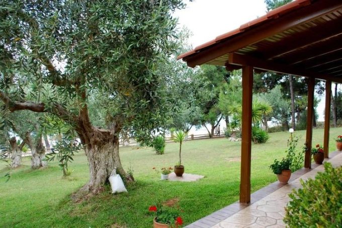 Ενοικιαζόμενα Δωμάτια Χαλκιδική Νέα Μουδανιά Bambola Apartments Πάνω στη Θάλασσα! Σε μία από τις καλύτερες τοποθεσίες στα Νέα Μουδανιά-greekcatalog.net